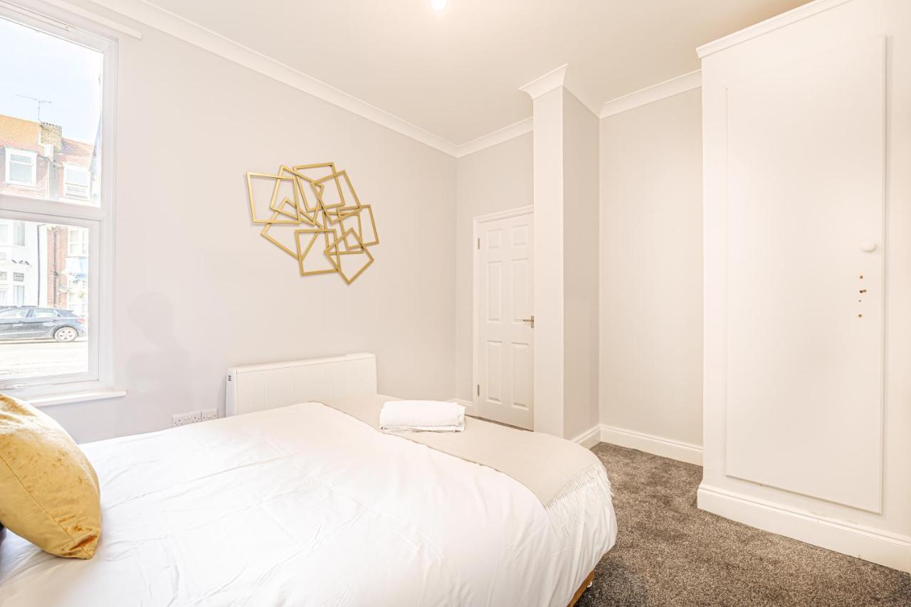 Luxury Apartments In Margate Centre Экстерьер фото